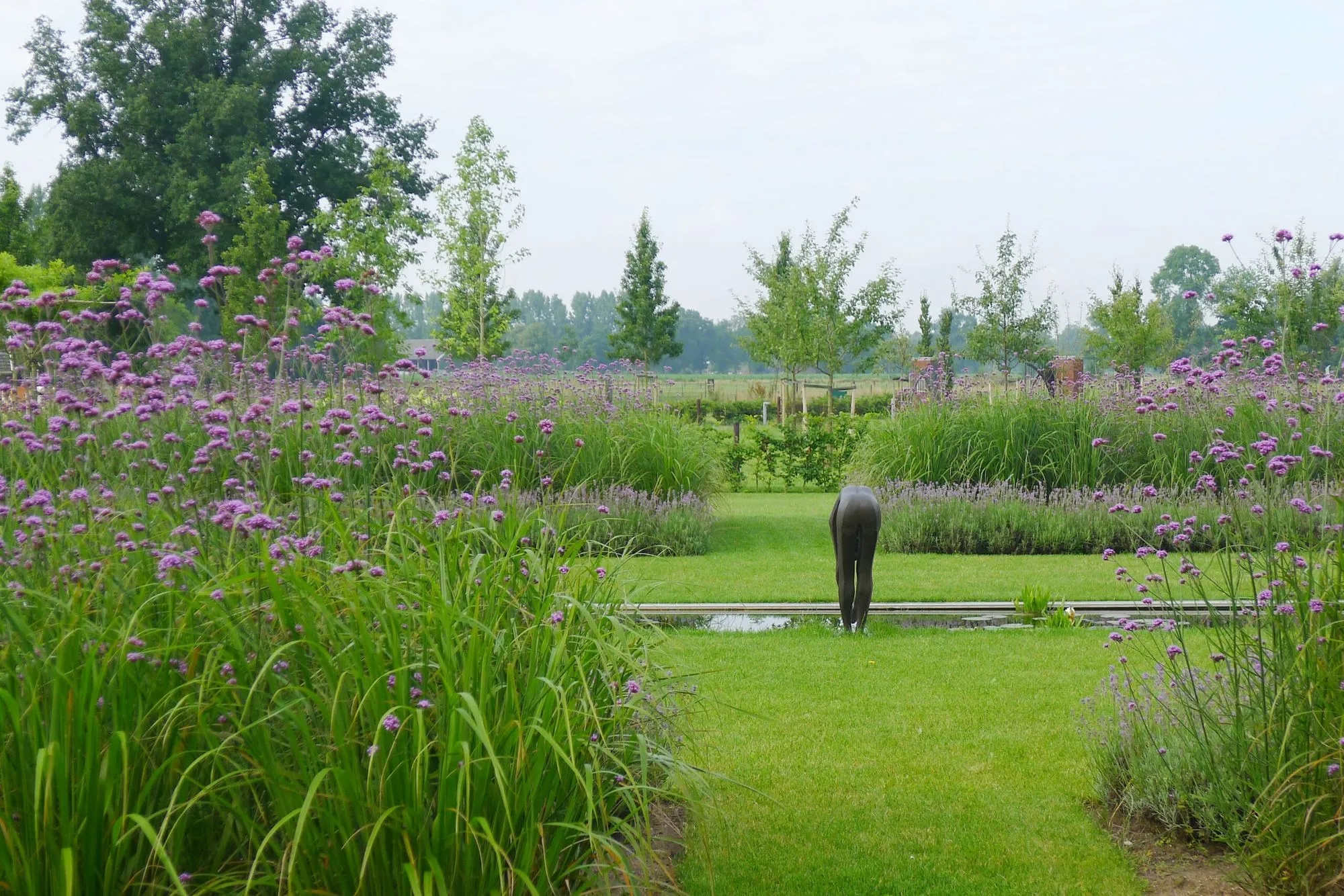 Natuurlijke villatuin in het buitengebied