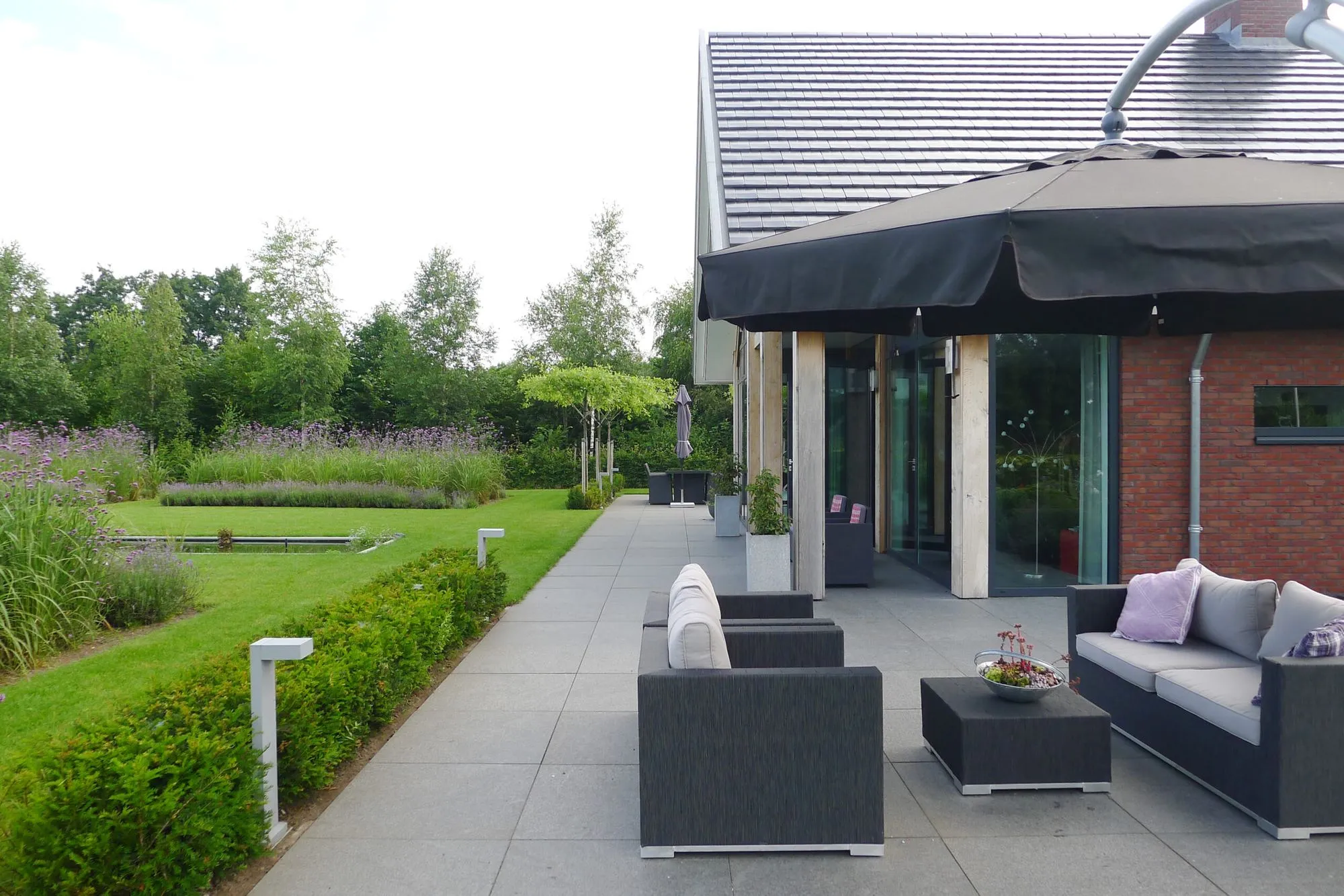 Natuurlijke villatuin in het buitengebied