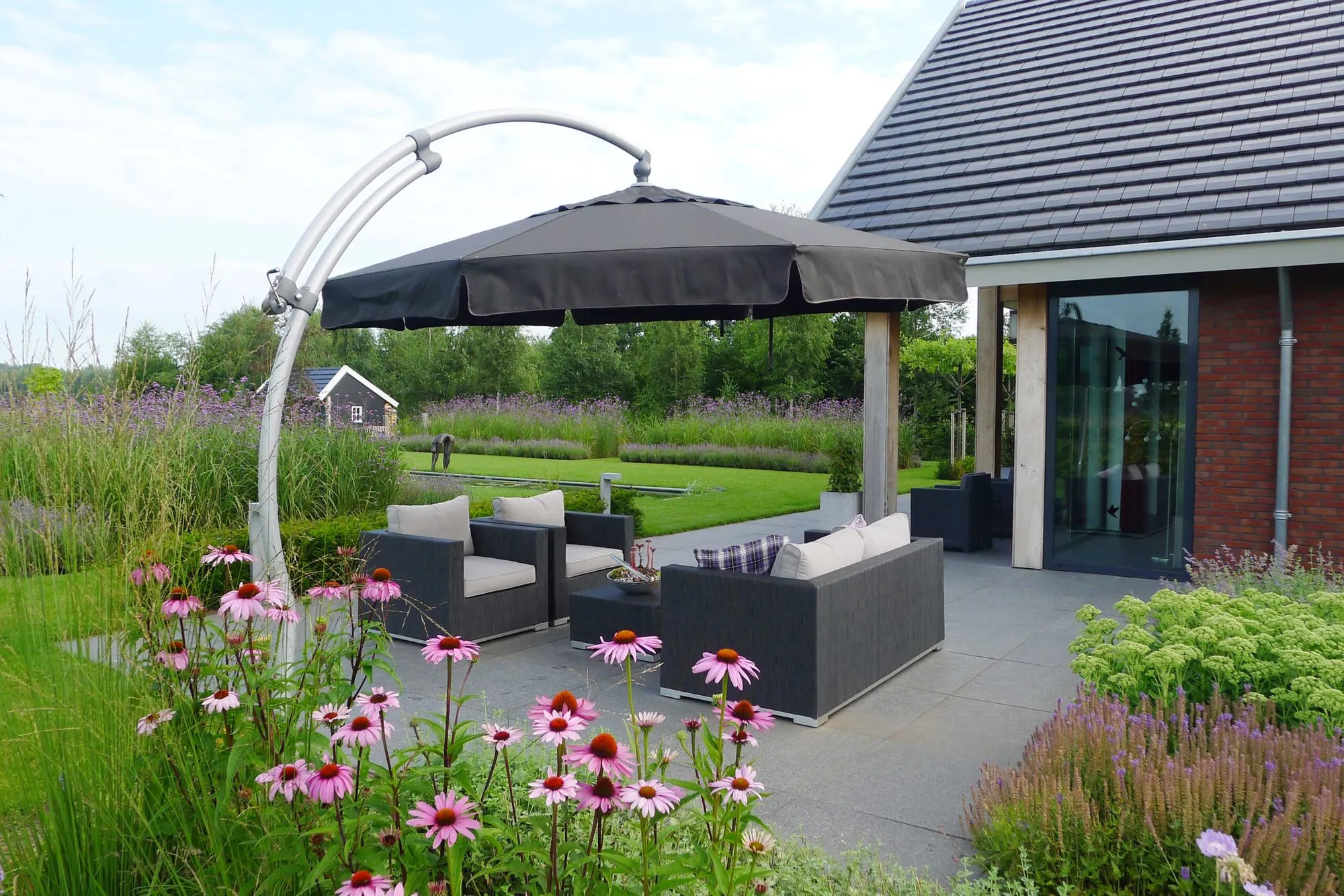 Natuurlijke villatuin in het buitengebied