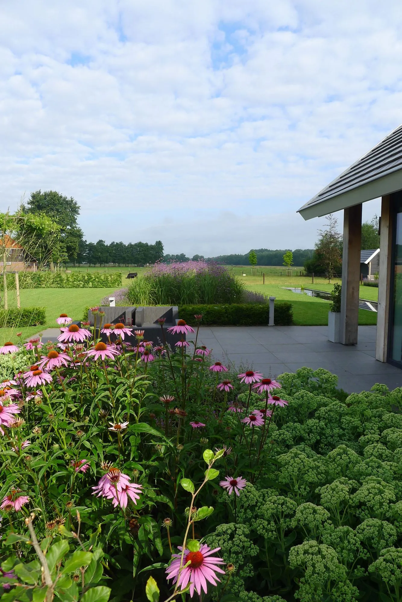 Natuurlijke villatuin in het buitengebied