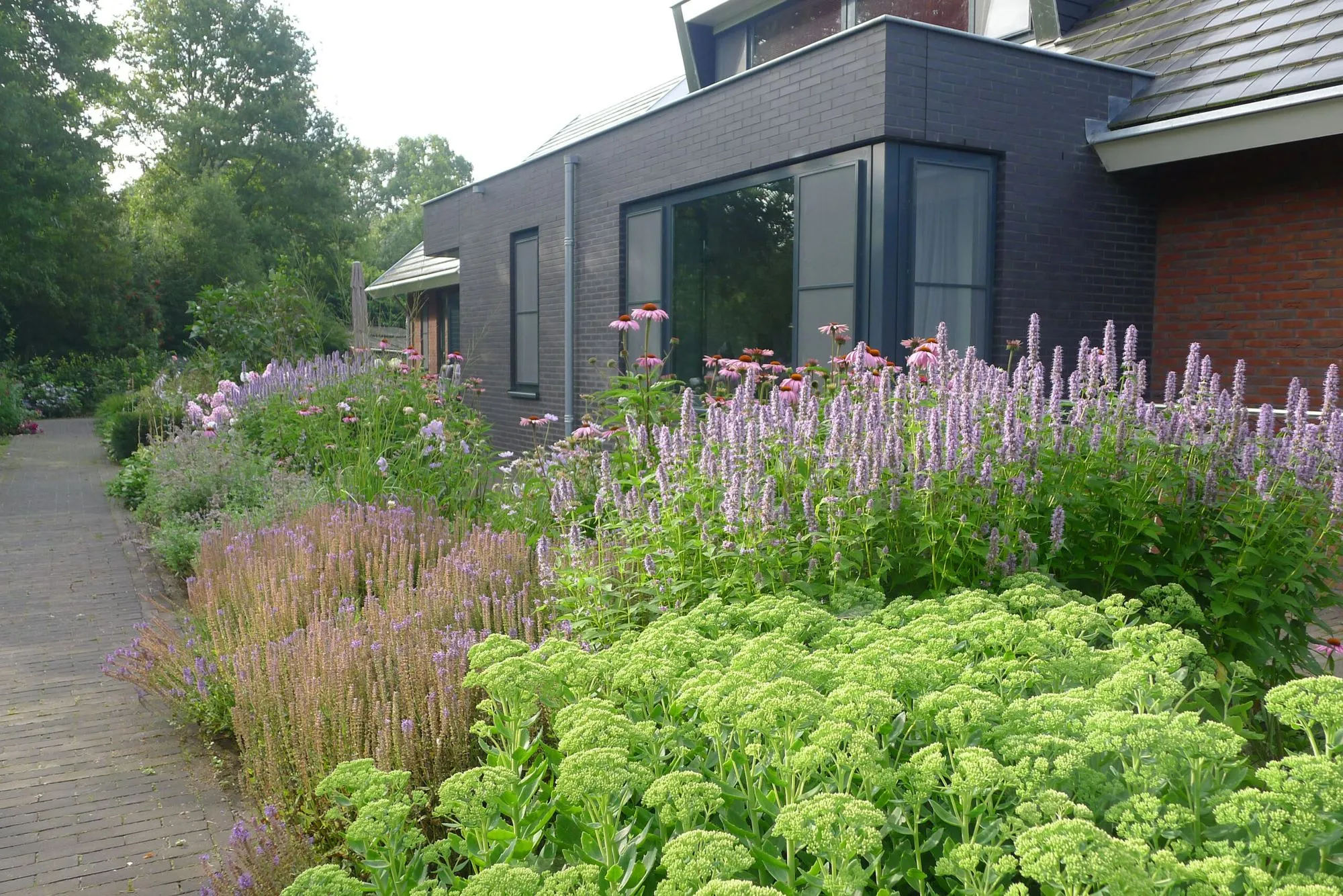 Natuurlijke villatuin in het buitengebied