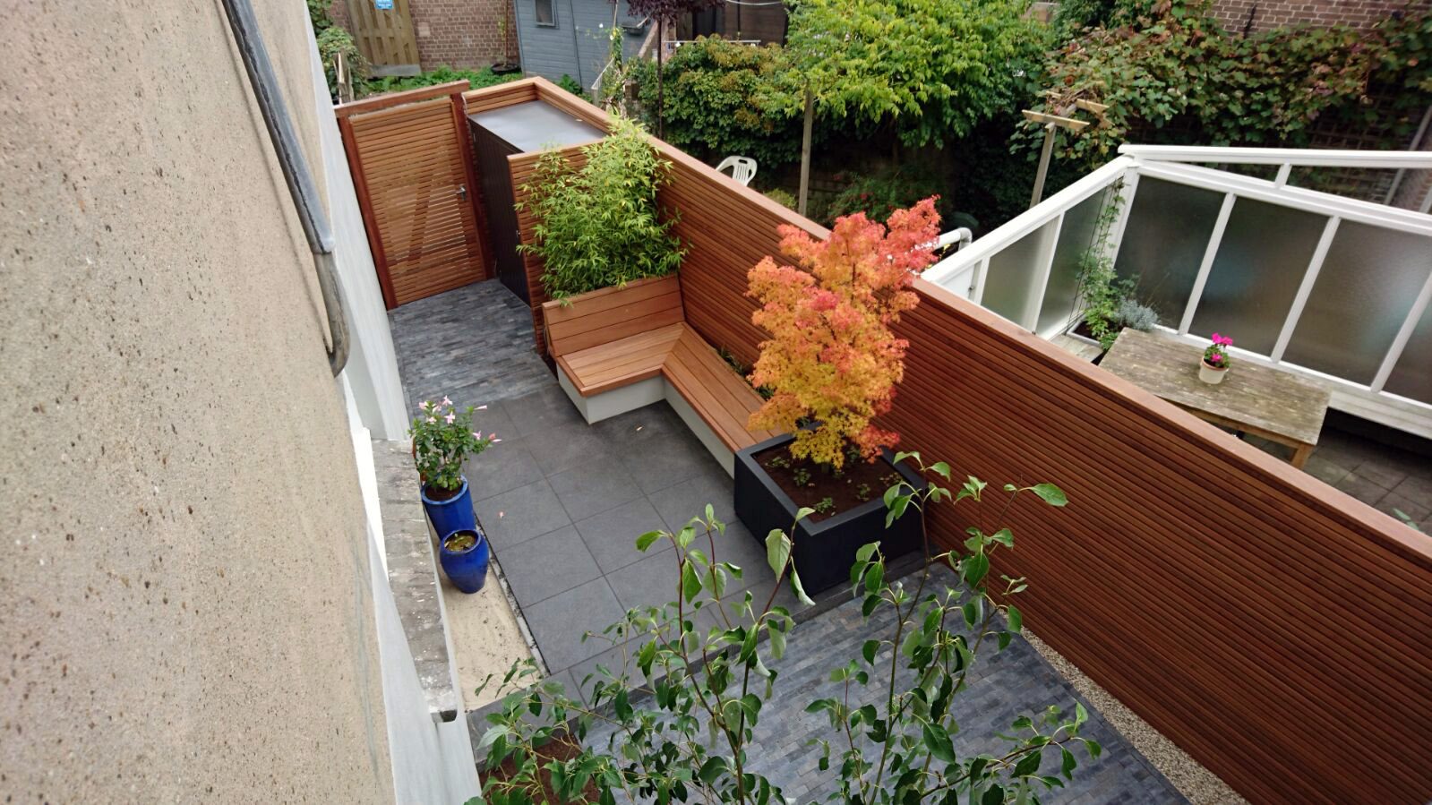 smalle stadstuin patio tuin horizontale schutting