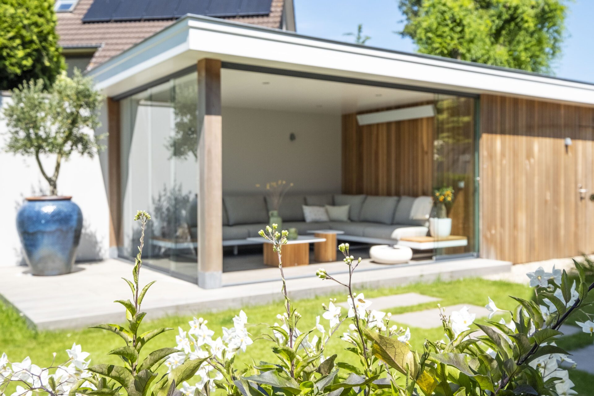 Overkapping met glazen pui