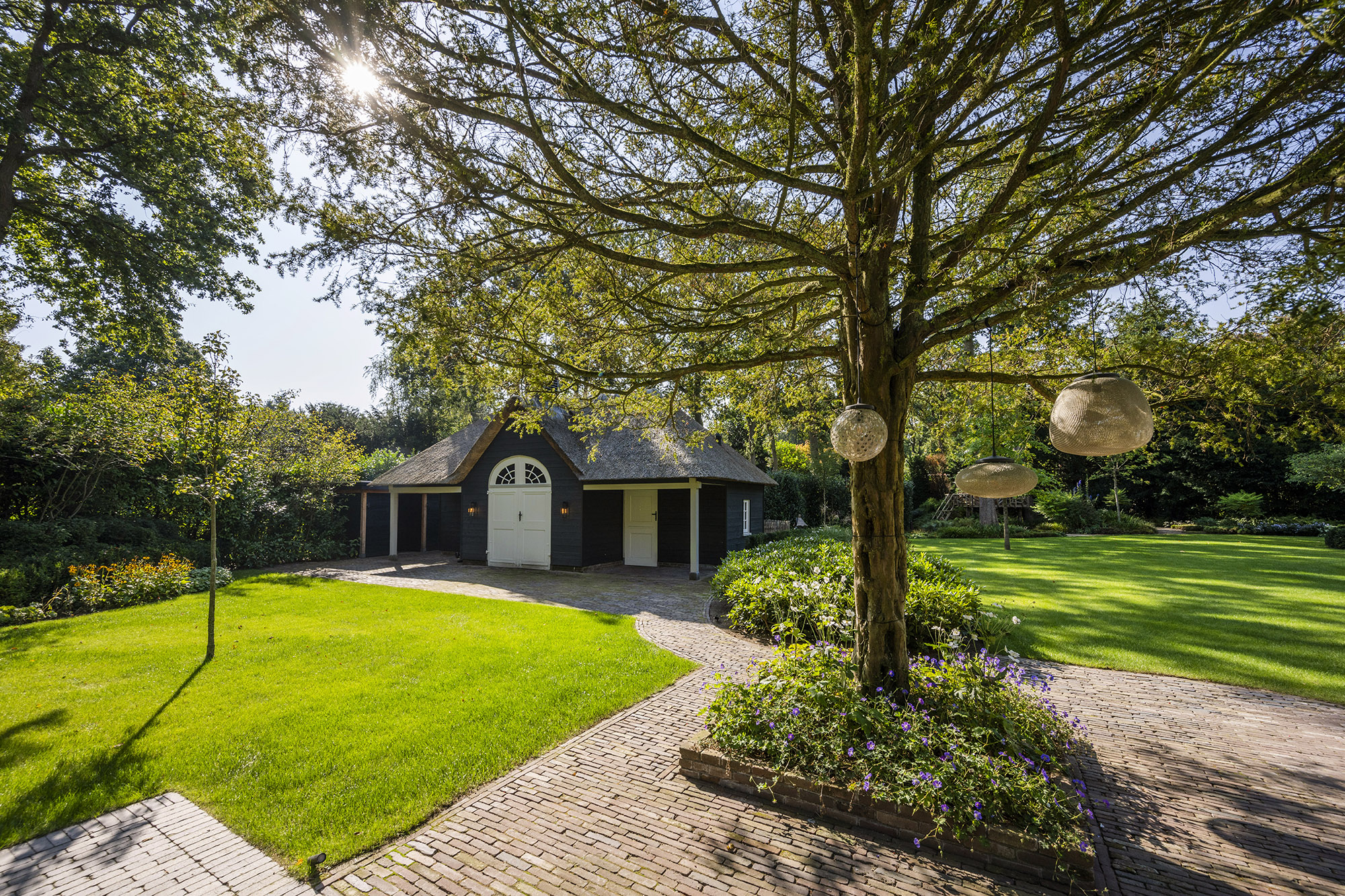 Exclusieve tuin met zwembad in 't Gooi ontworpen door Meeuwis de Vries Tuinen