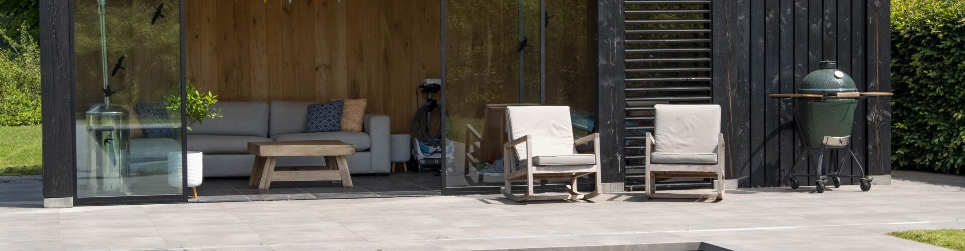 zwembad met poolhouse